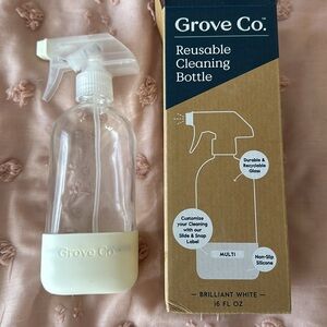 🍋NWT Grove & Co glass customizable white silicon non slip spray bottle reusable